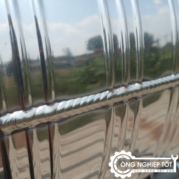 Thân bồn inox 304 & mối hàn TIG của bồn nước inox ngang 2000L